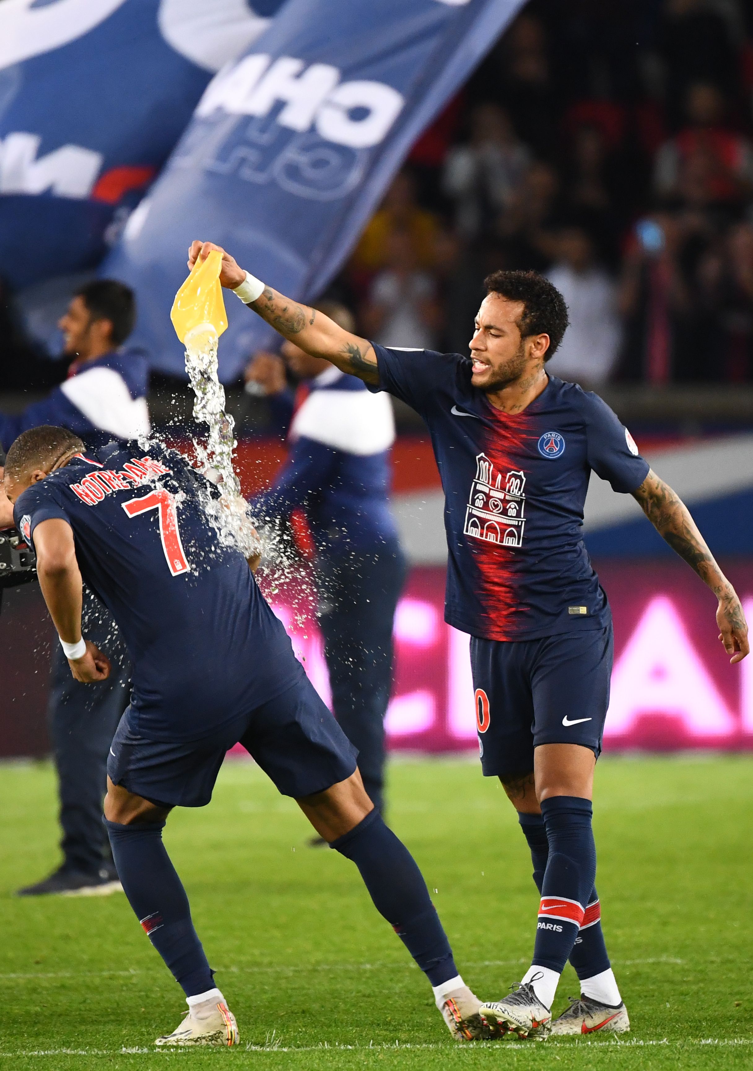 名记：我对塔图姆本赛季回归很有信心，他像个疯子在训练