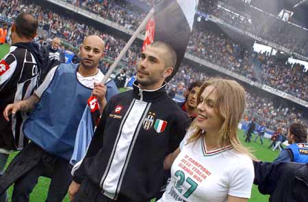 迪马济奥：米兰未来几周与迈尼昂谈续约，并将乌戈列为其替身