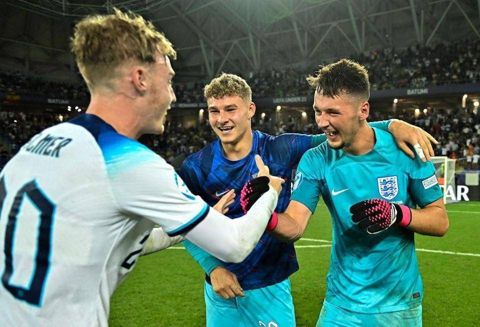 被球迷询问是否会考虑加盟阿森纳，库尼亚大笑回应