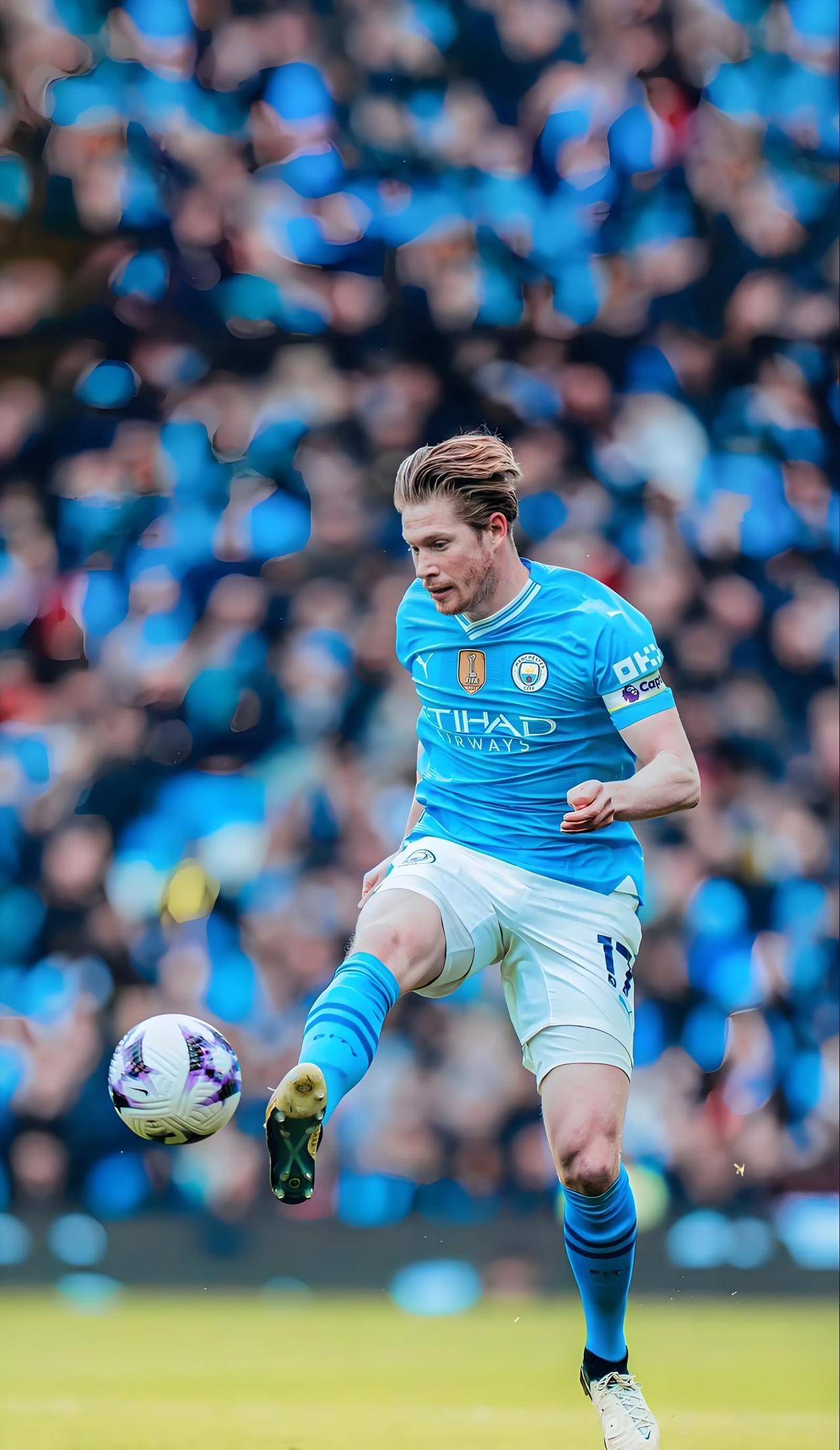 话题｜萨拉赫无缘欧冠名单 离开利物浦倒计时？（热议｜萨拉赫落选欧冠名单 距离告别利物浦还有多远？）