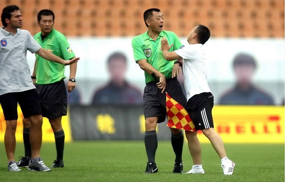 足球曝英超多队将出售核心以平衡财政（英超多队为平衡财务拟出售主力球员）