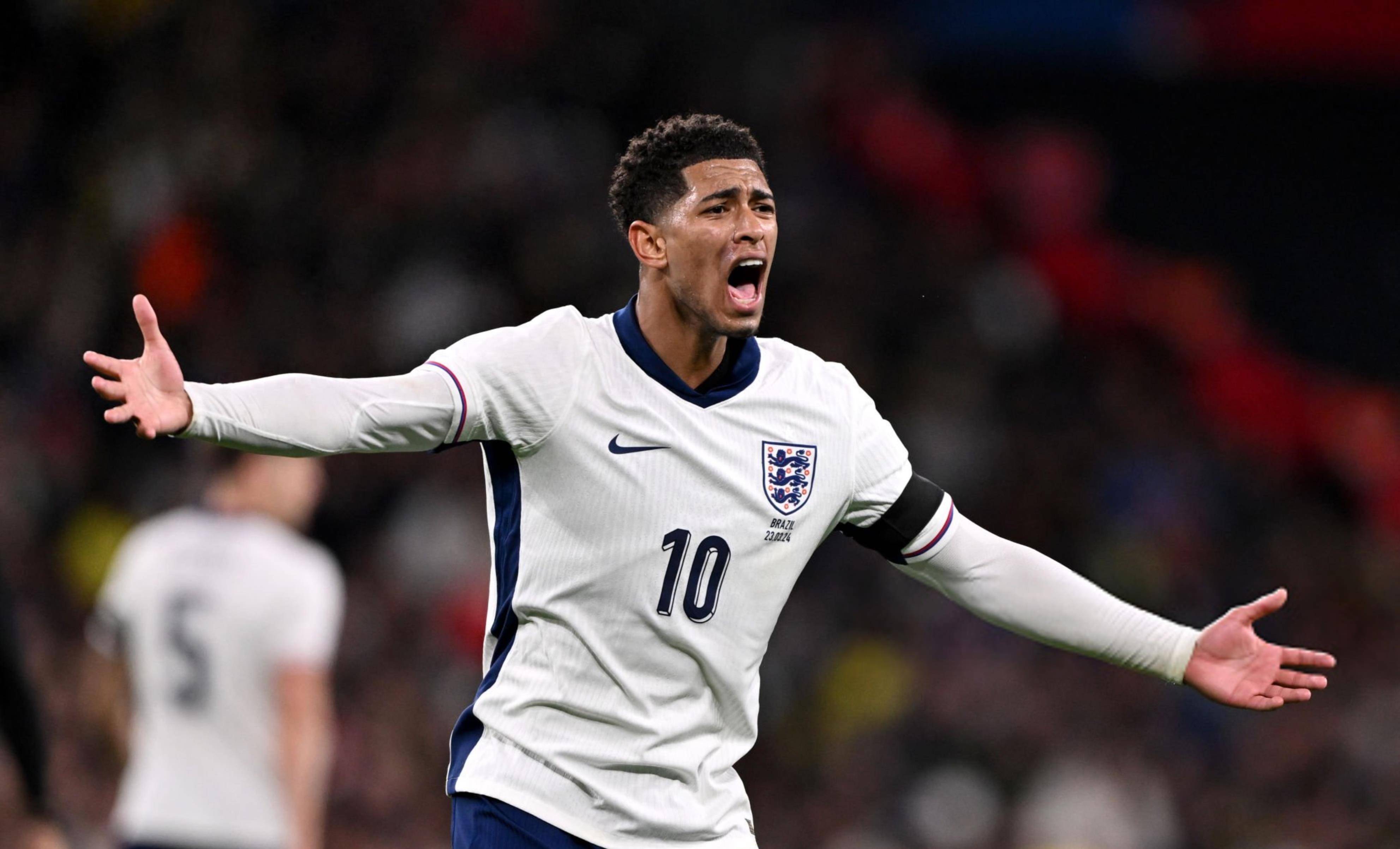 前法国国脚：支持本泽马重返国家队，希望看到他踢九号位（前法国国脚力挺本泽马回归国家队，盼其出任9号中锋）