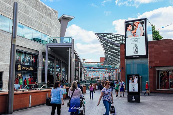 大哥你在干嘛？米兰德比补时阶段，巴斯托尼掏裆奇克