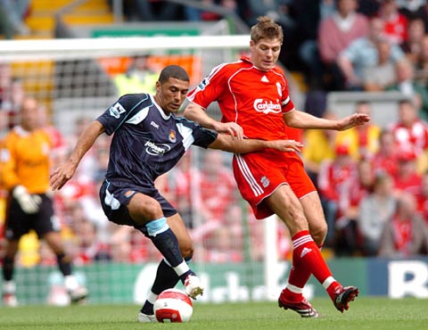 英超第14轮： 范戴克失误致丢球维尔茨造乌龙 利物浦1-1桑德兰（英超第14轮：范戴克失误送礼，维尔茨逼出乌龙，利物浦1-1战平桑德兰）